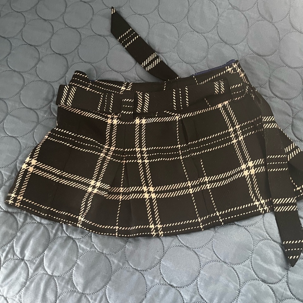American Eagle Outfitters Black and Cream Plaid Mini Skirt